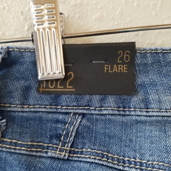 1822 DENIM Braided Pocket Flare Jean - Picture 4 of 6
